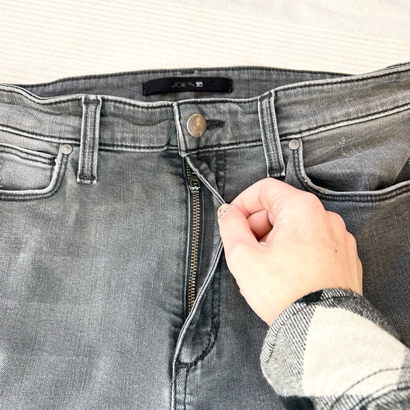 Joe’s Jeans Distressed High Rise Skinny Ankle - Picture 6 of 13